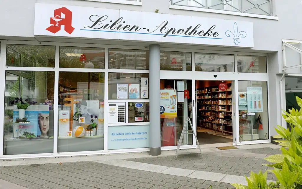Außenansicht 2016 der Lilien Apotheke in Friedrichsdorf – moderne Apotheke der Gondermann Apotheken mit persönlicher Gesundheitsberatung