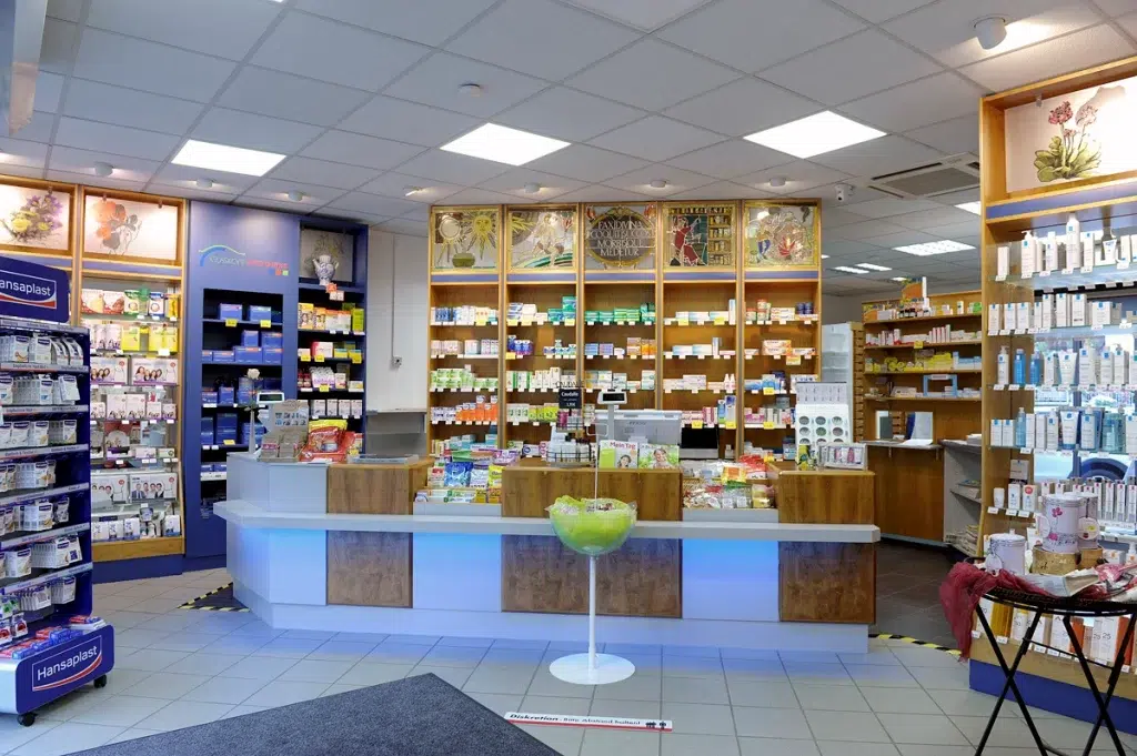 Innenansicht der Glaskopf-Apotheke in Glashütten – moderne Offizin mit freundlicher Atmosphäre, aufgenommen vor einigen Jahren